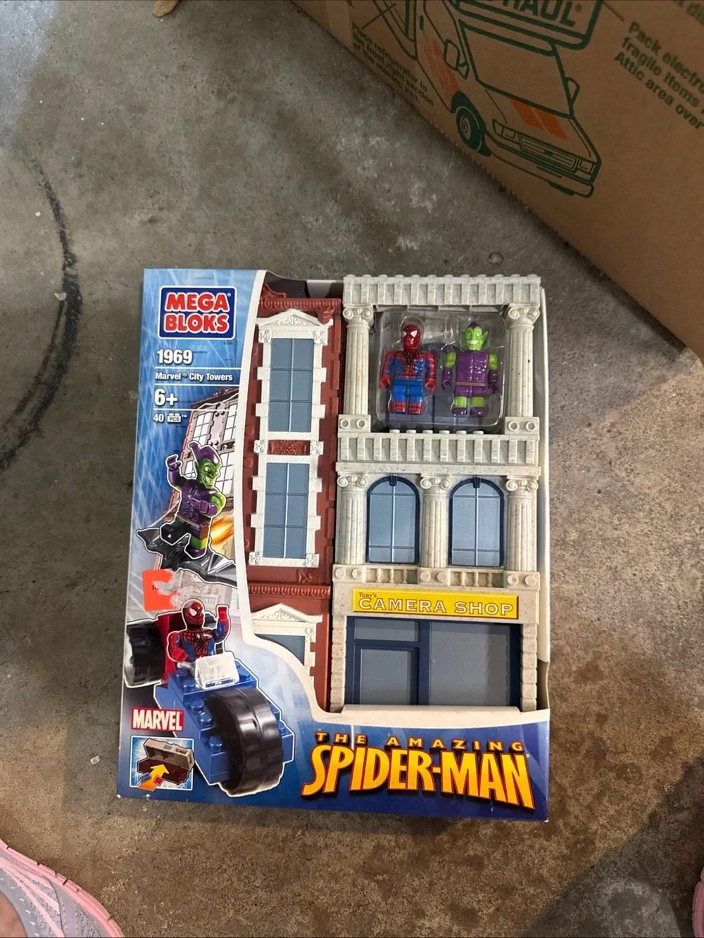 Mega Bloks The Amazing Spider-Man City Towers Playset - Blue, Gray & White